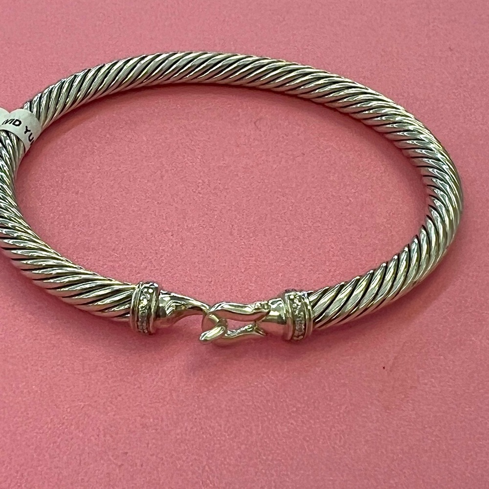Beautiful simplicity. Great for every style